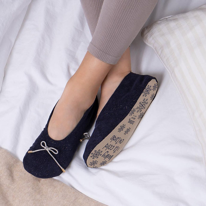 totes Ladies Stretch Velour Ballet Slipper with Bow Navy